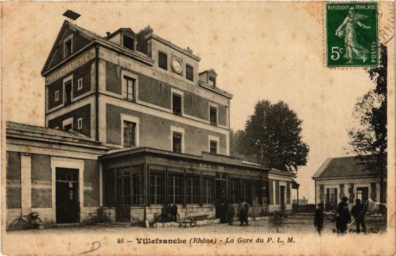 Carte postale ancienne Villefranche La Gare du P. L. M.
