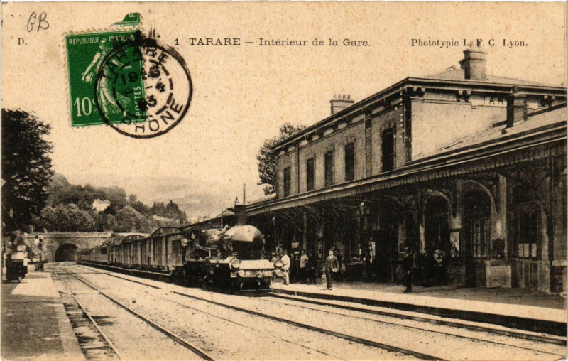 Carte postale ancienne Tarare - Intérieur de la Gare à Tarare