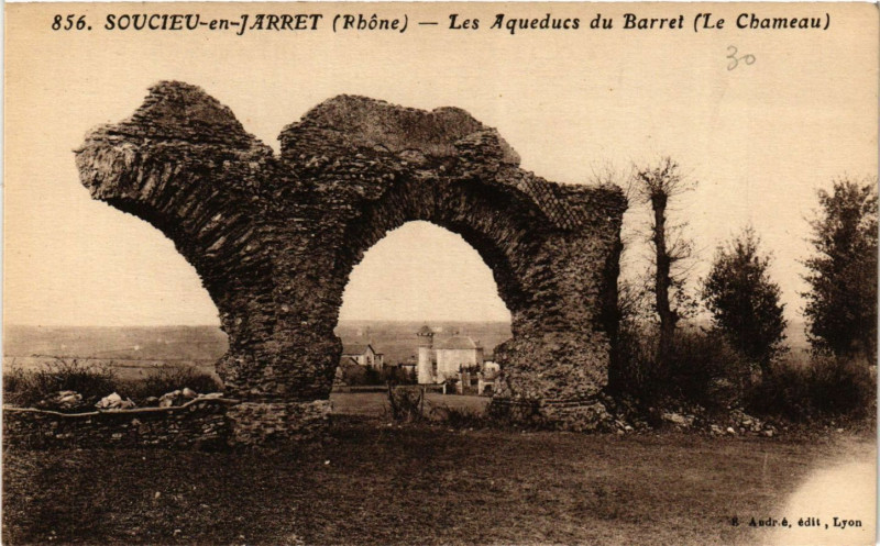 Carte postale ancienne Soucieu-en-Jarret - Les Aqueducs du Barret