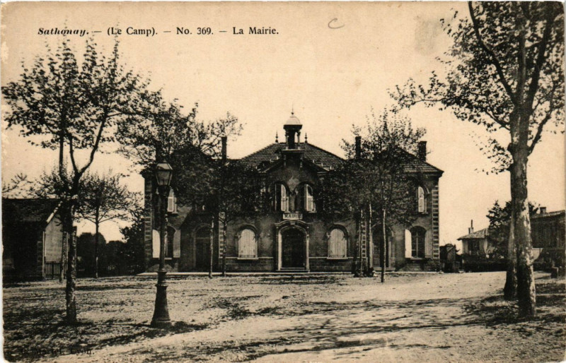 Carte postale ancienne Sathonay - La Mairie