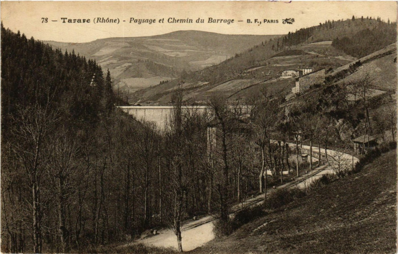 Carte postale ancienne Tarare - Paysage et Chemin du Barrage à Tarare