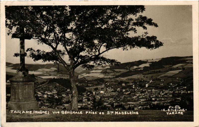 Carte postale ancienne Tarare - Vue générale prise de Sainte Madeleine à Tarare