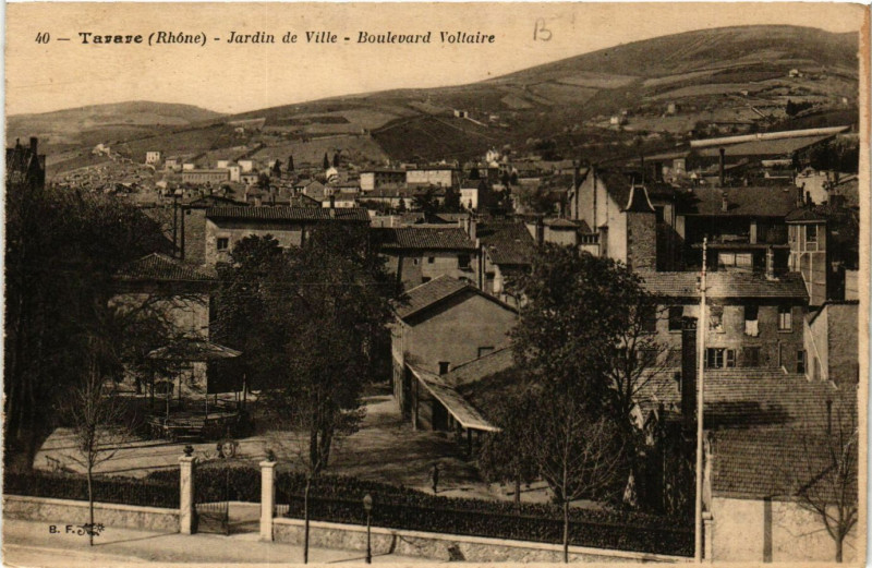 Carte postale ancienne Tarare - Jardin de Ville - Boulevard Voltaire à Tarare