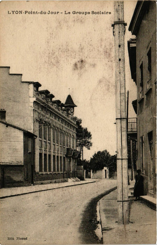Carte postale ancienne Lyon - Lyon-Point-du-Jour - La Groupe Scolaire à Lyon