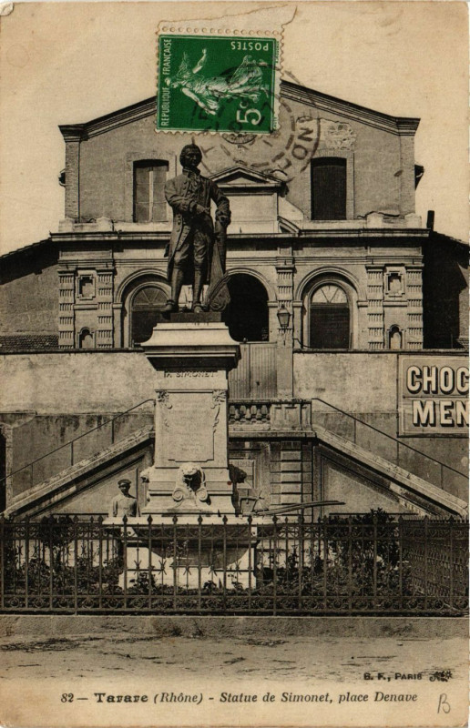 Carte postale ancienne Tarare - Statue de Simonet - Place Denave à Tarare