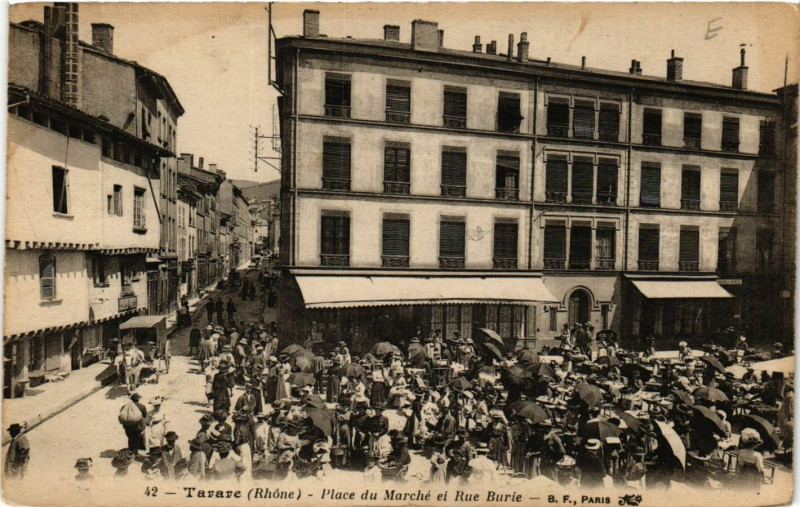 Carte postale ancienne Tarare - Place du Marché ei Rue Burie à Tarare