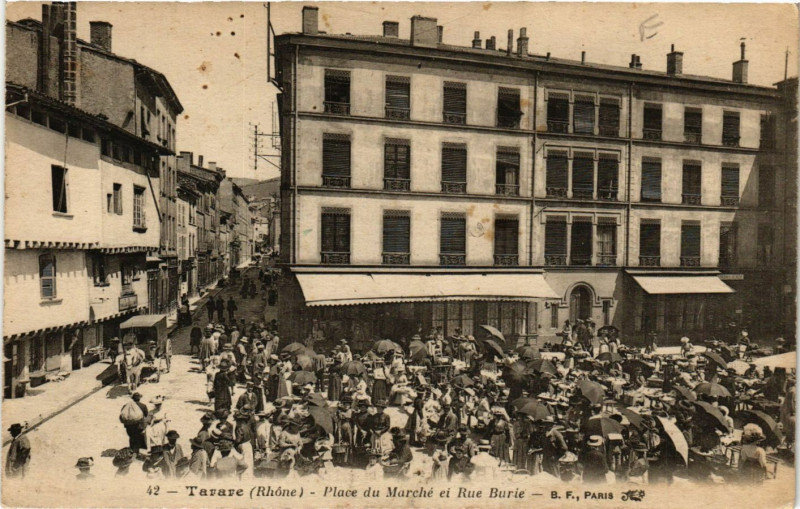 Carte postale ancienne Tarare - Place du Marché ei Rue Burie à Tarare