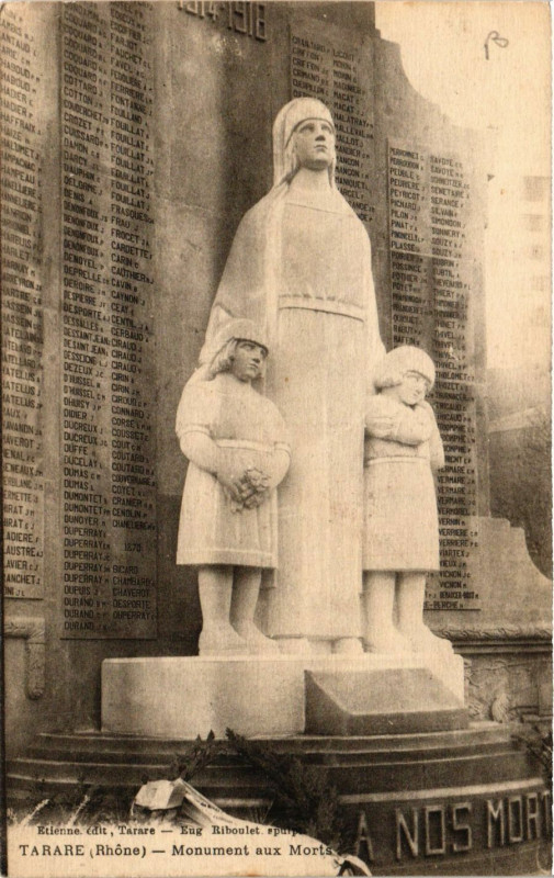 Carte postale ancienne Tarare - Monument aux Morts à Tarare