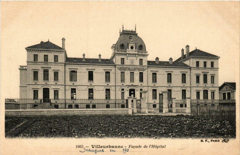 Carte postale ancienne Villeurbanne Facade de l'Hopital à Villeurbanne