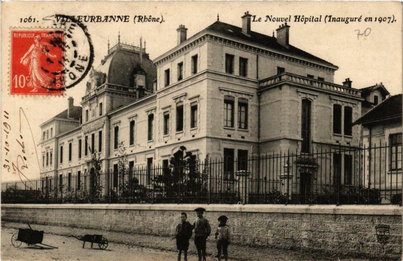 Carte postale ancienne Villeurbanne Le Nouvel Hopital à Villeurbanne