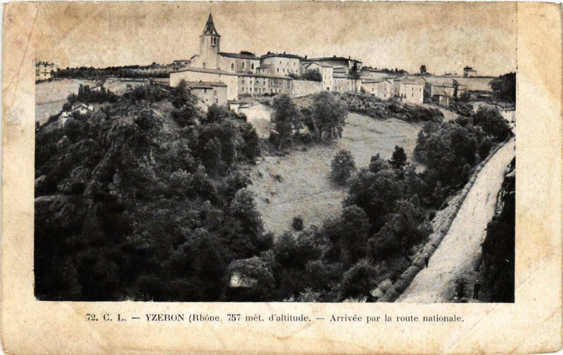 Carte postale ancienne Ytzeron Arrivée par la route nationale