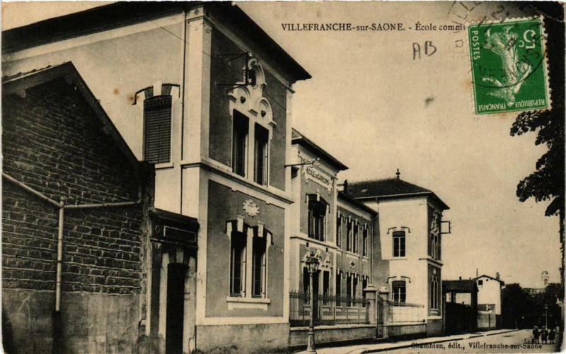 Carte postale ancienne Villefranche-sur-Saone Ecole communale à Villefranche-sur-Saône