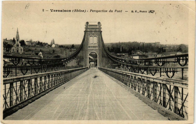 Carte postale ancienne Vernaison Perspective du Pont à Vernaison