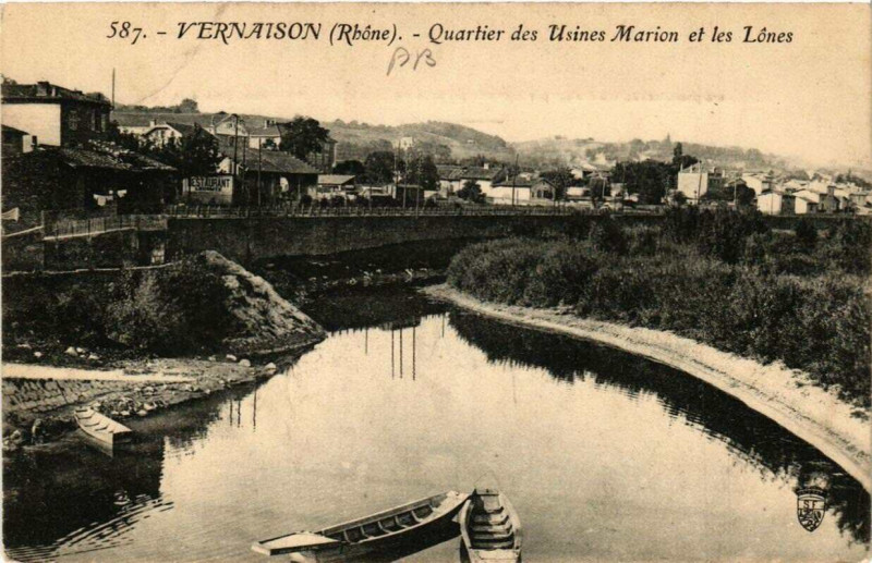 Carte postale ancienne Vernaison Quartier des Usines Marion et les Lones à Vernaison