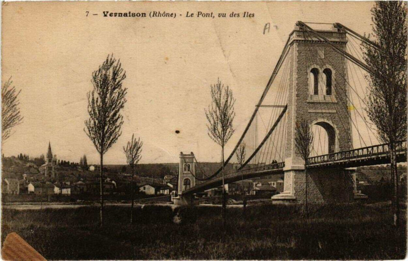Carte postale ancienne Vernaison Le Pont, vu des Iles à Vernaison