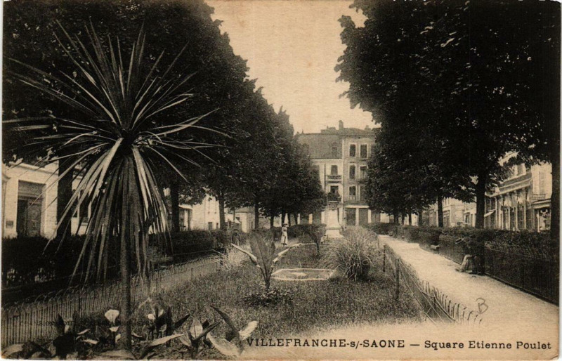 Carte postale ancienne Villefranche-sur-Saone Square Etienne Poulet à Villefranche-sur-Saône