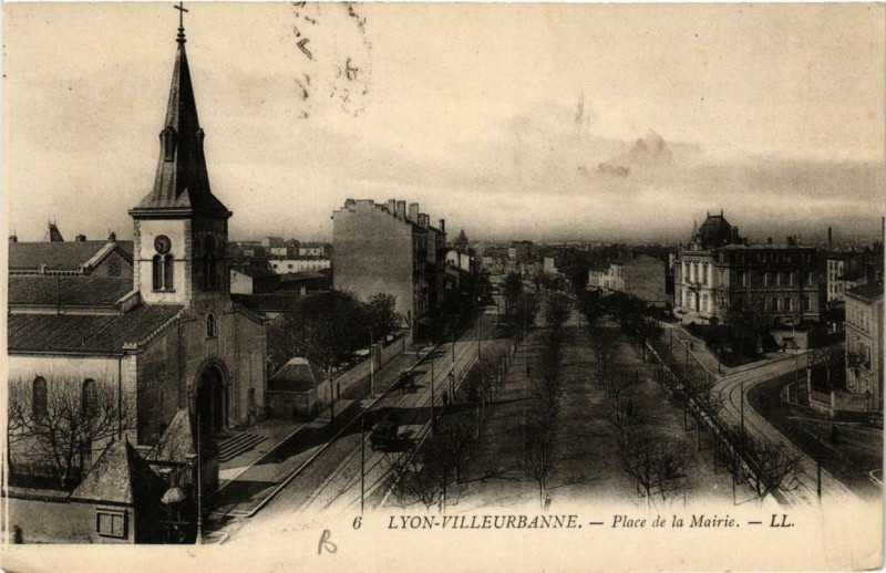 Carte postale ancienne Villeurbanne Place de la Mairie à Villeurbanne