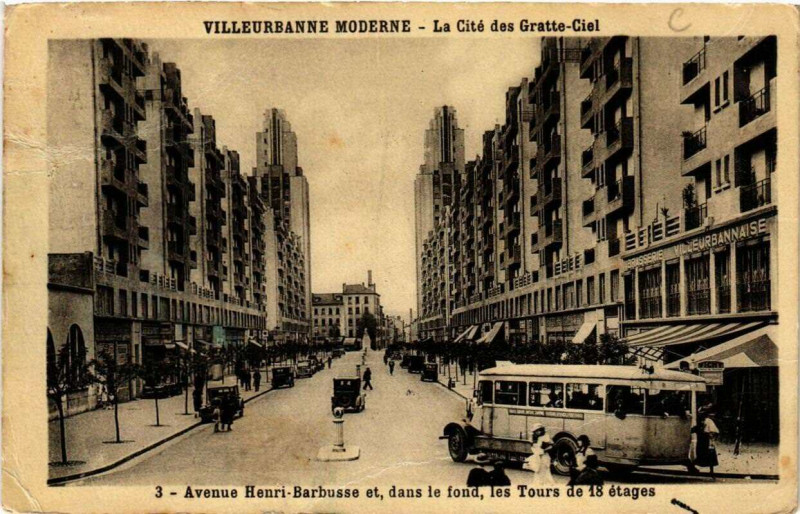 Carte postale ancienne Villeurbanne Avenue Henri-Barbusse et, dans le fond à Villeurbanne