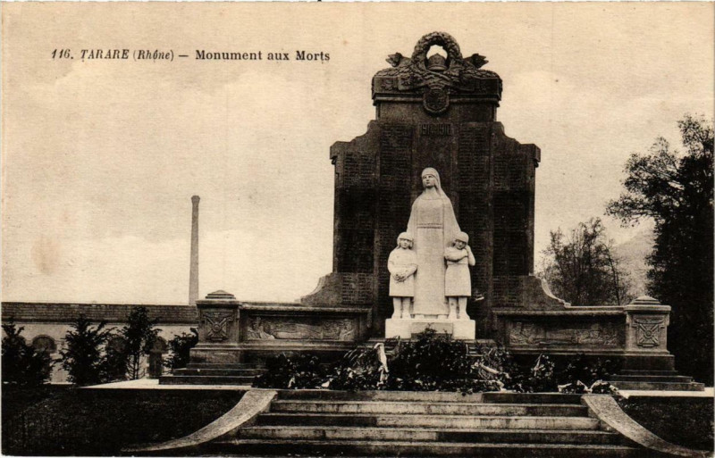 Carte postale ancienne Tarare Monument aux Morts à Tarare
