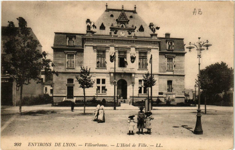 Carte postale ancienne Villeurbanne L'Hotel de Ville à Villeurbanne
