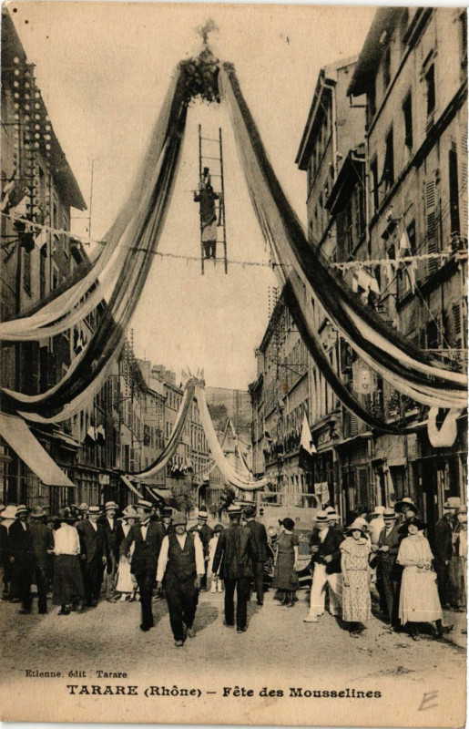 Carte postale ancienne Tarare - Fete des Mousselines à Tarare