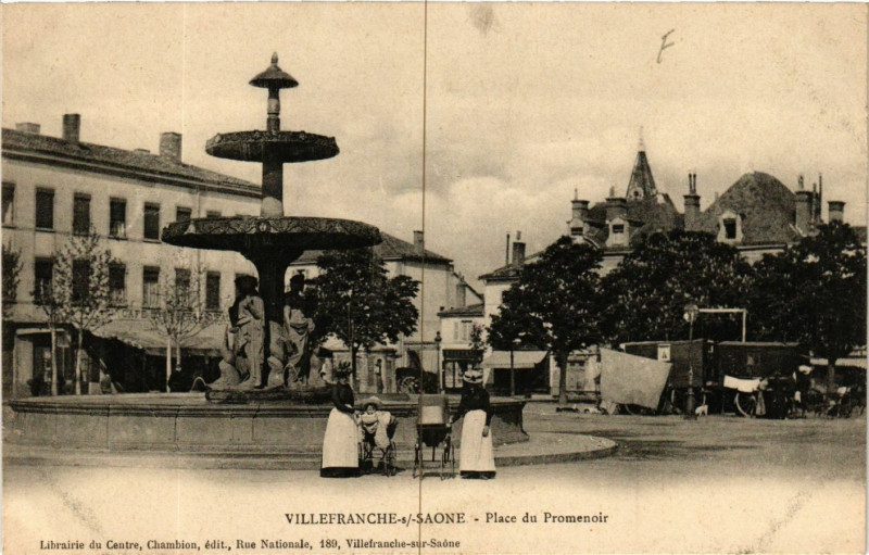 Carte postale ancienne Villefranche-sur-Saone - Place du Promenoir à Villefranche-sur-Saône