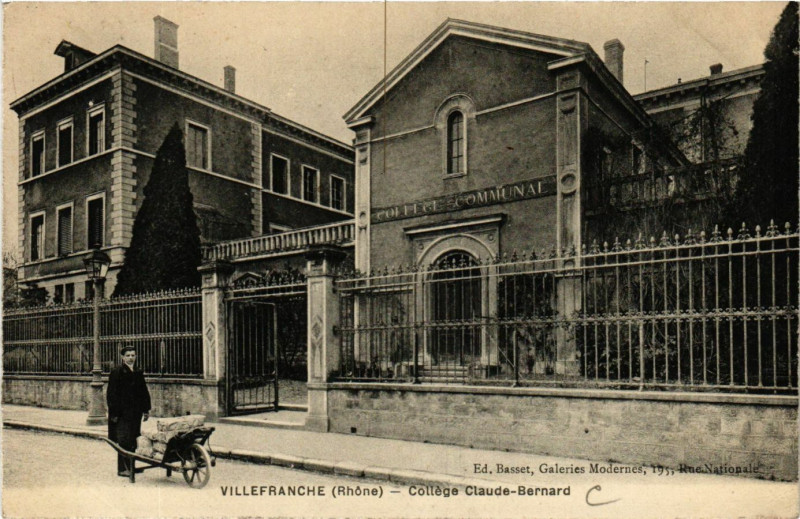 Carte postale ancienne Villefranche-sur-Saone - College Claude-Bernard à Villefranche-sur-Saône