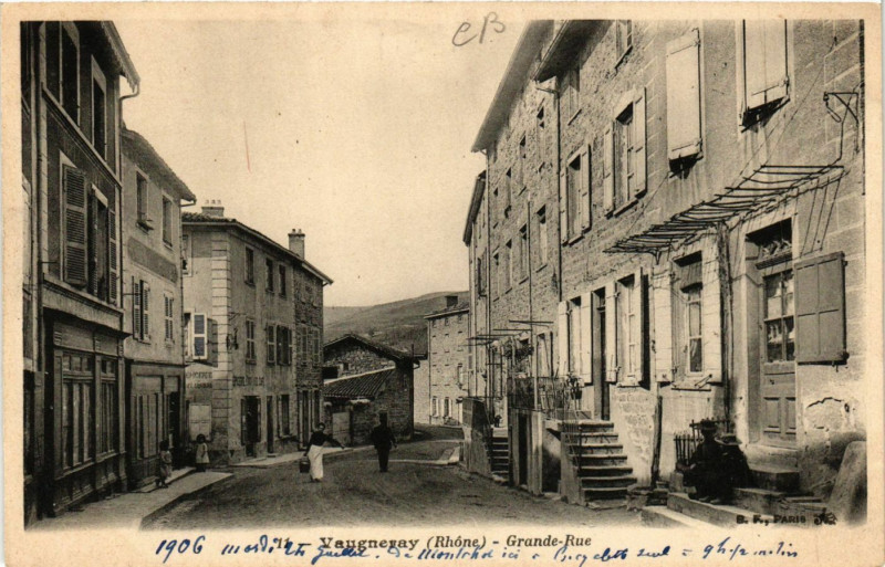 Carte postale ancienne Vaugneray - Grande-Rue à Vaugneray