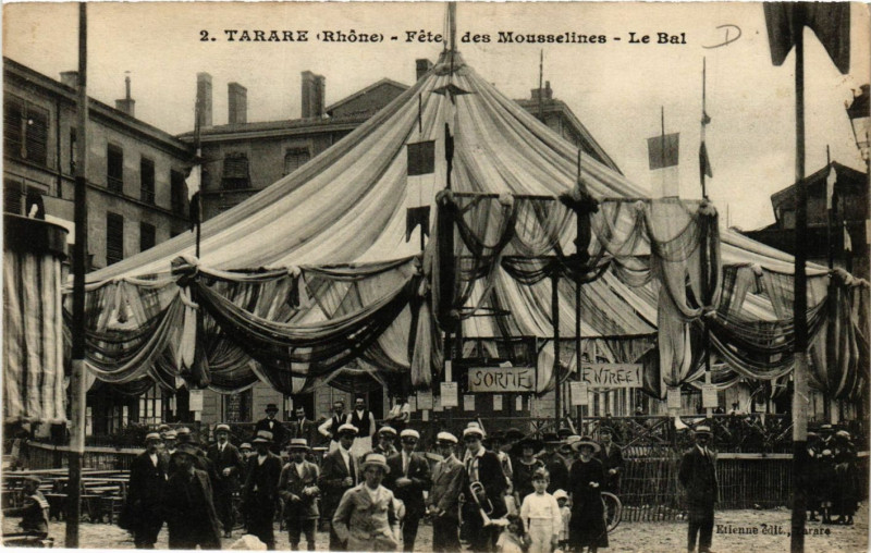 Carte postale ancienne Tarare - Fete des Mousselines - Le Bal à Tarare