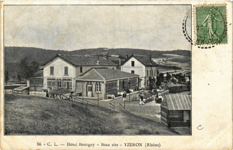Carte postale ancienne Ytzeron - Hotel Bourgey - Beau Site