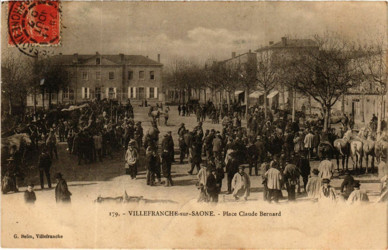 Carte postale ancienne Villefranche-sur-Saone - Place Claude Bernard à Villefranche-sur-Saône