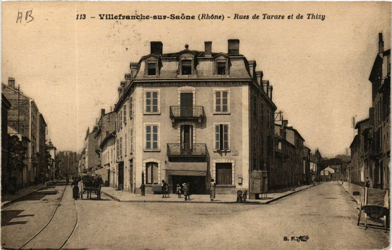 Carte postale ancienne Villefranche-sur-Saone - Rues de Tarare et de Thizy à Villefranche-sur-Saône