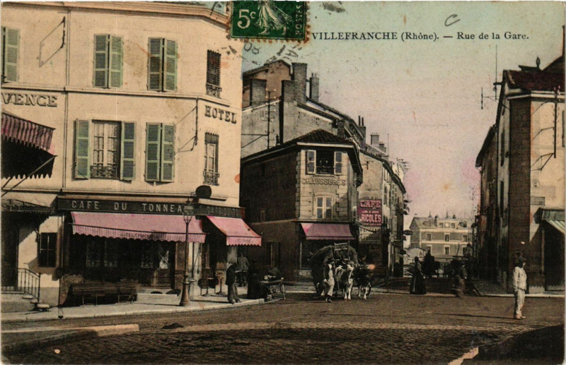 Carte postale ancienne Villefranche-sur-Saone - Rue de la Gare à Villefranche-sur-Saône