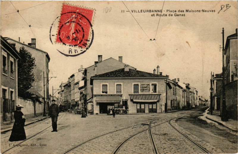 Carte postale ancienne Villeurbanne - Place des Maisons-Neuves et Route de Genas à Villeurbanne