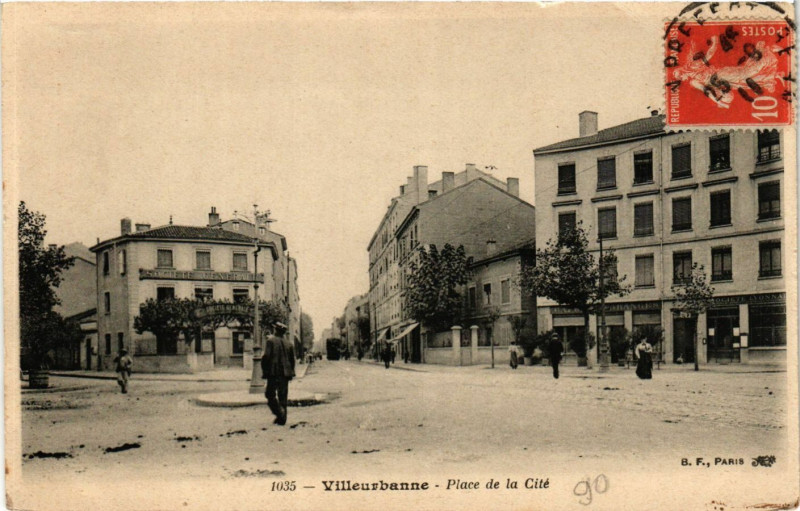 Carte postale ancienne Villeurbanne - Place de la Cite à Villeurbanne
