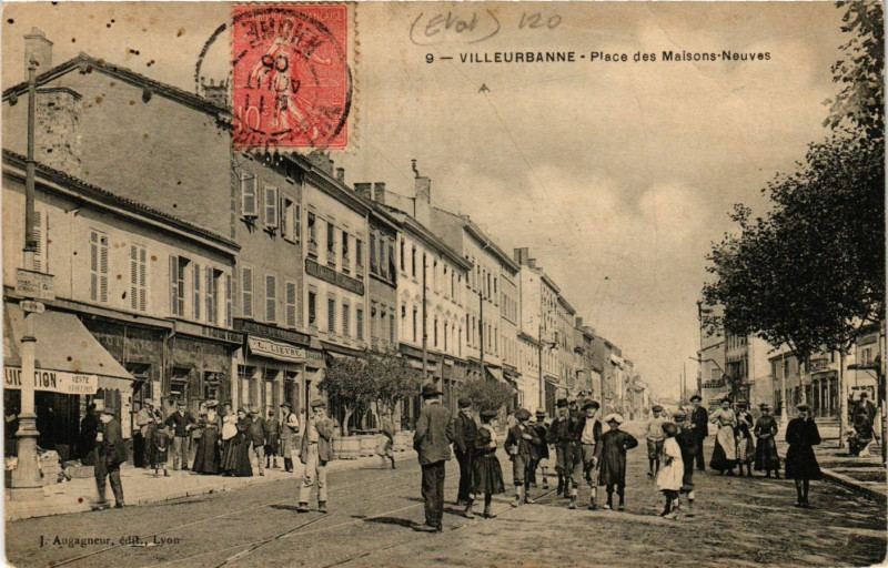 Carte postale ancienne Villeurbanne - Place des Maisons-Neuves à Villeurbanne