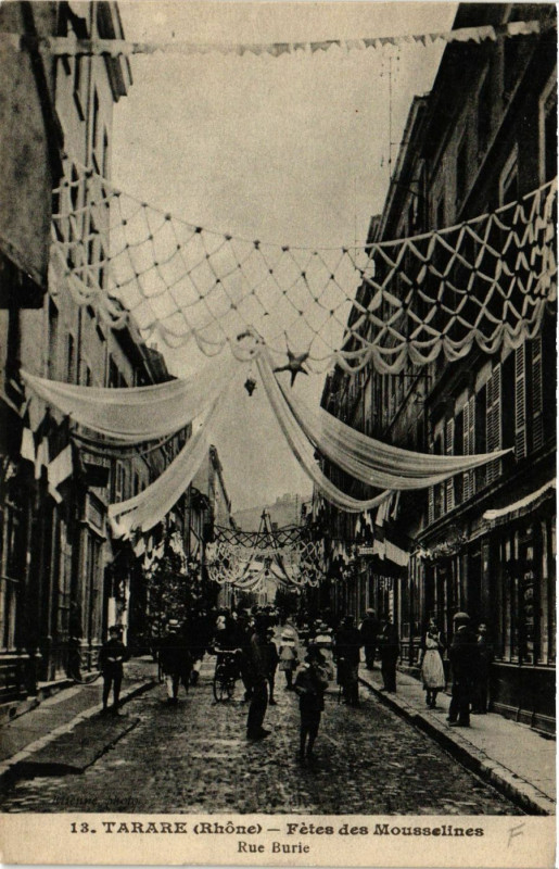 Carte postale ancienne Tarare - Fete des Mousselines - Rue Burie à Tarare