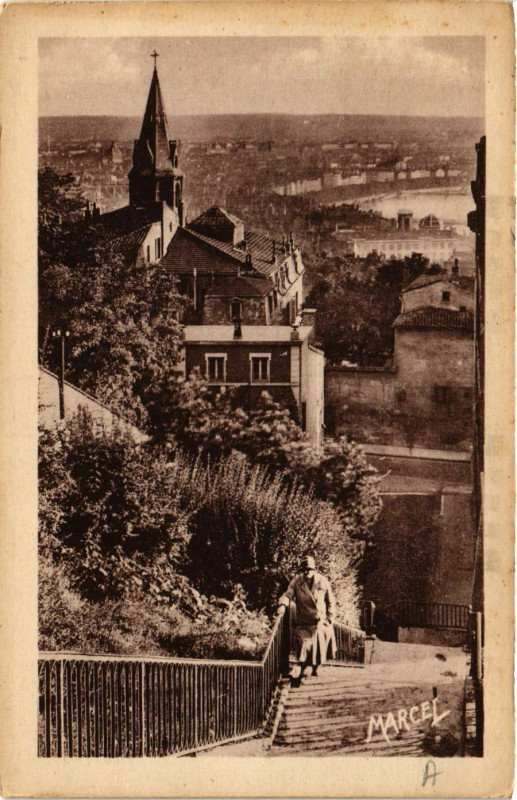 Carte postale ancienne Lyon - La Montée du Mont-Sauvage et Eglise de Bon-Pasteur à Lyon