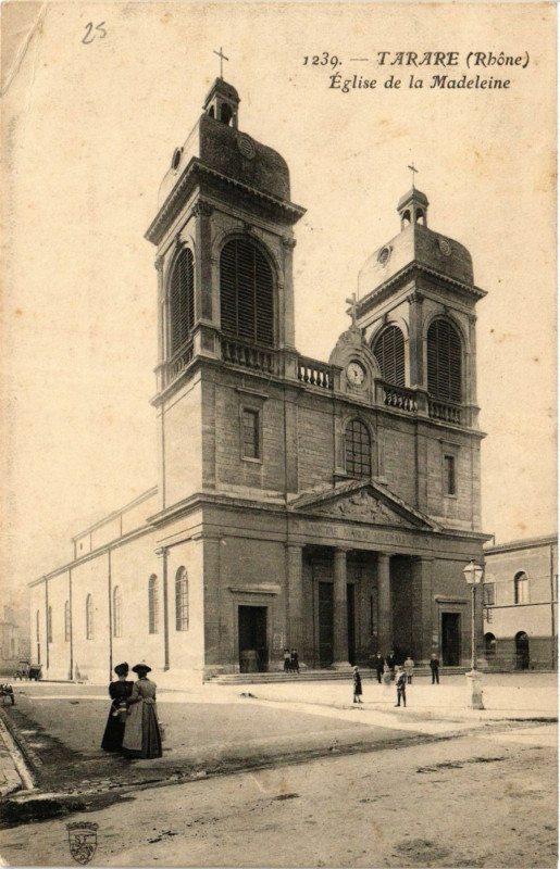 Carte postale ancienne Tarare - Eglise de la Madeleine à Tarare