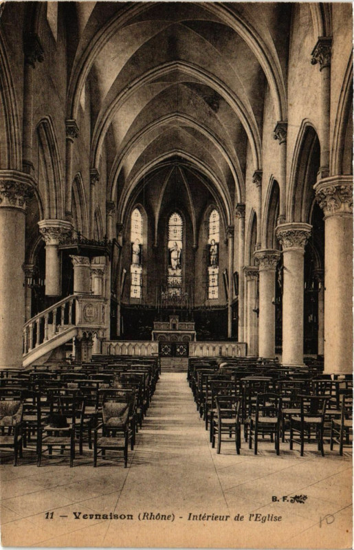 Carte postale ancienne Vernaison - Intérieur de Eglise à Vernaison