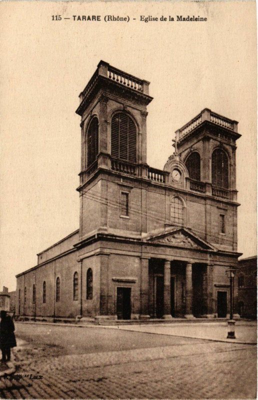 Carte postale ancienne Tarare - Eglise de la Madeleine à Tarare