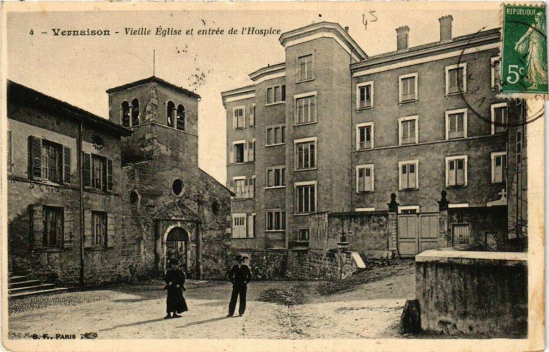 Carte postale ancienne Vernaison Vieille Eglise et entrée de l'Hospice à Vernaison