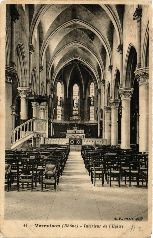 Carte postale ancienne Vernaison - Intérieur de Eglise à Vernaison