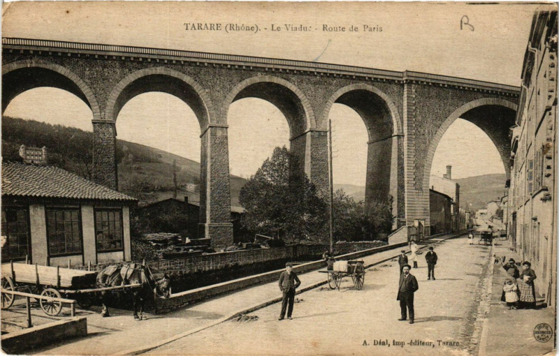 Carte postale ancienne Tarare - Le Viaduc - Route de Paris à Tarare