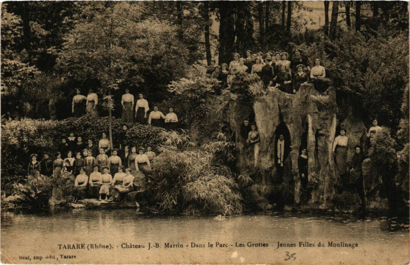 Carte postale ancienne Tarare - Chateau J.-B. Martin - Dans le Parc - Les Grottes à Tarare