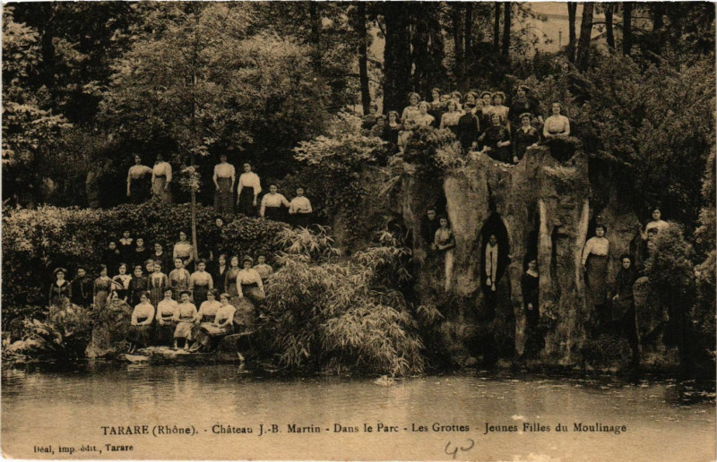 Carte postale ancienne Tarare - Chateau J.-B. Martin - Dans le Parc - Les Grottes à Tarare