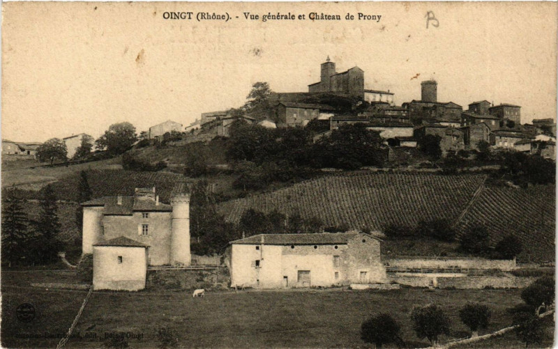 Carte postale ancienne Oingt - Vue générale et Chateau de Prony