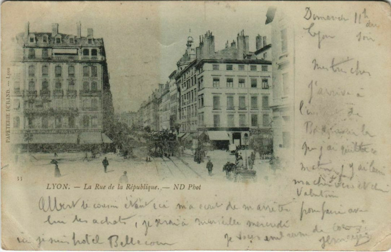 Carte postale ancienne Lyon La Rue de la République à Lyon