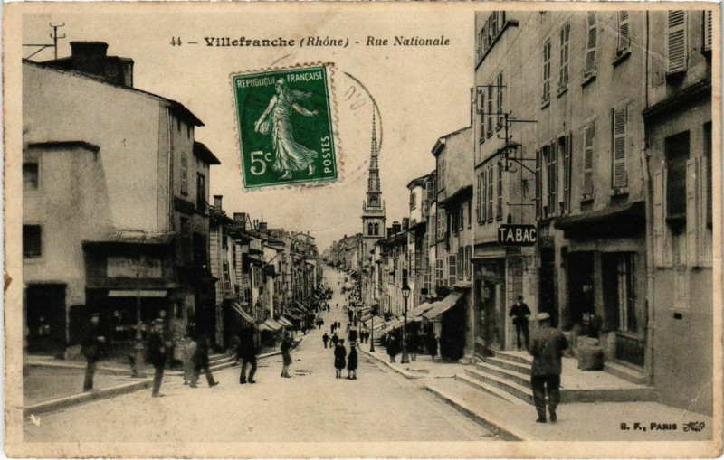 Carte postale ancienne Villefranche-sur-Saone - Rue Nationale à Villefranche-sur-Saône