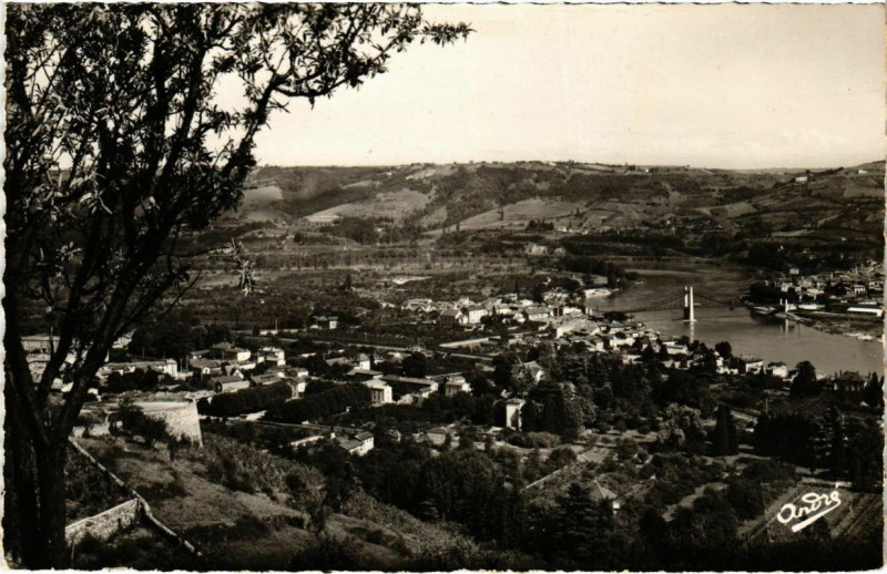 Carte postale ancienne Condrieu - Vue Generale et le Rhone à Condrieu
